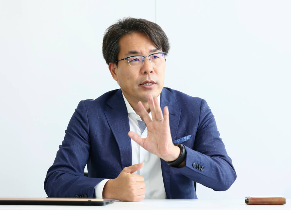岡本浩一郎(おかもと・こういちろう)