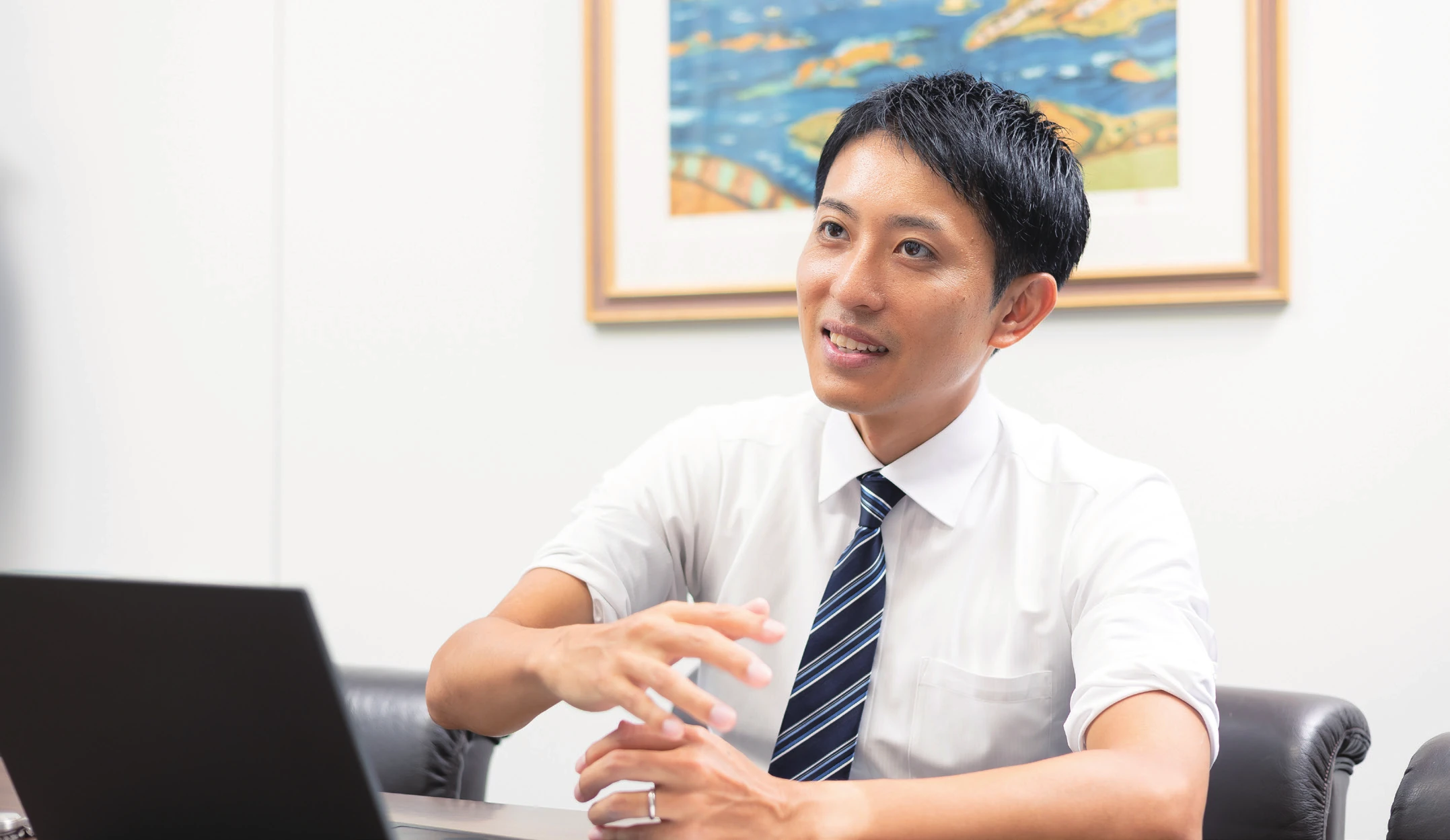 取材に答える山岸賢太朗氏