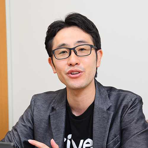 小坪 拓也 氏